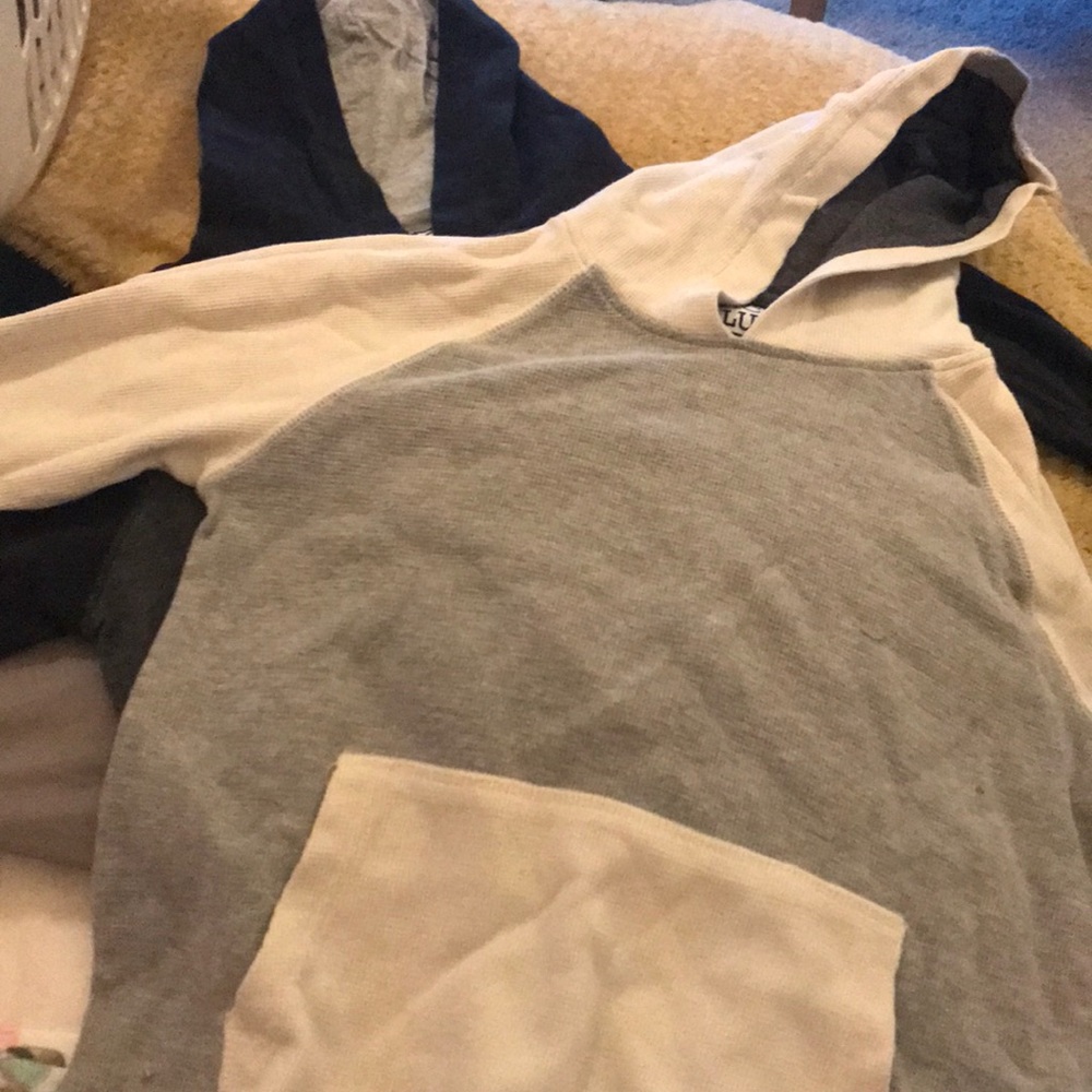 Set of two long sleeved hoodies with front pocket